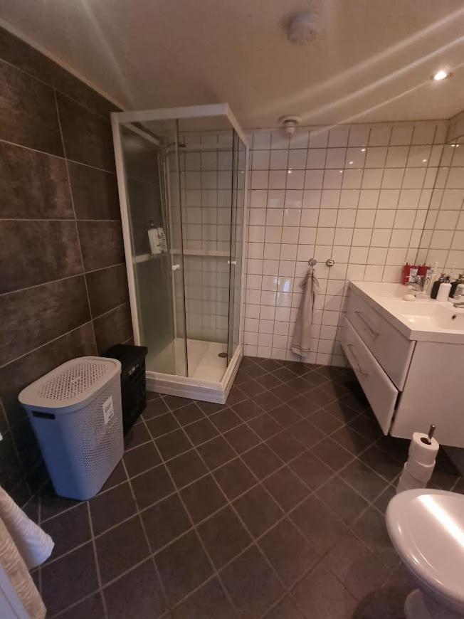 Private Guest Room In Cozy Apartment Тронхейм Экстерьер фото